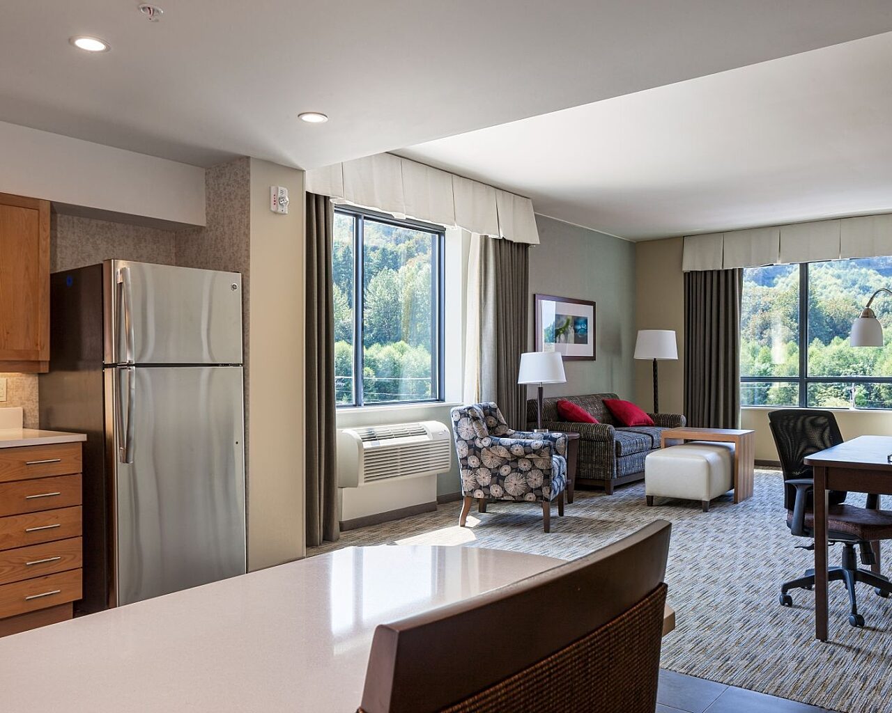 Guest suite – view of kitchen and living room at Homewood Suites by Hilton