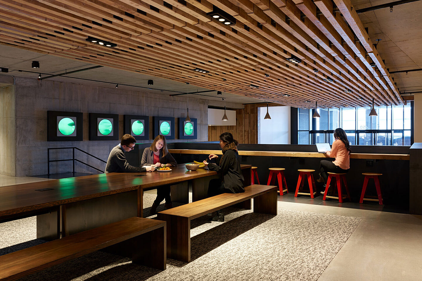 People working at 450 Alaskan