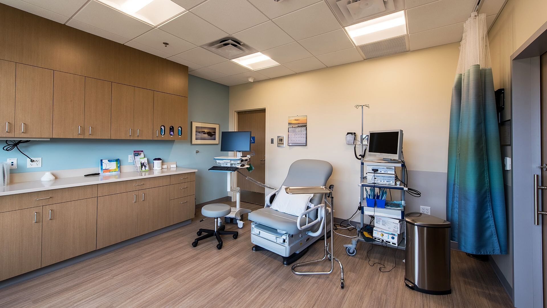 Patient room at Milgard Medical Pavilion Suites