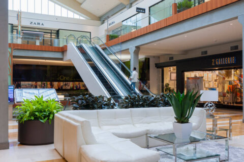 Bellevue Square South Common Shops escalator